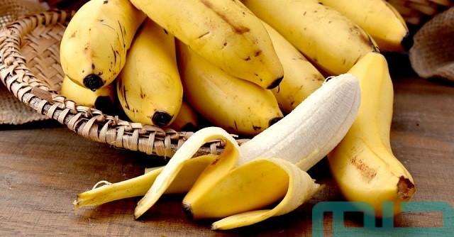 تفسير حلم إعطاء الموز للميت