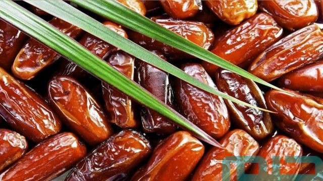 تفسير حلم توزيع التمر على الأقارب تفسير حلم توزيع التمر على الأقارب