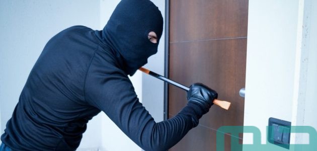 تفسير حلم رؤية سرقة باب المنزل في المنام وعلاقته بقدوم الخير 1 تفسير حلم سرقة باب المنزل