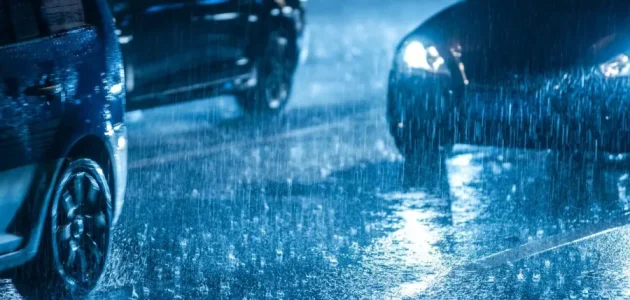 تفسير حلم رؤية قيادة السيارة في المطر في المنام وعلاقته بسعة الرزق 1 تفسير حلم قيادة السيارة في المطر