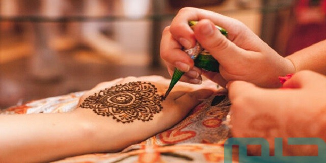 تفسير حلم وضع الحناء للطفل تفسير حلم وضع الحناء للطفل