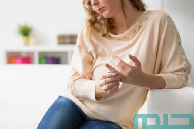 تفسير حلم رؤية خلع الخاتم في المنام وعلاقته بالرزق والخير 2 تفسير خلع الخاتم في المنام