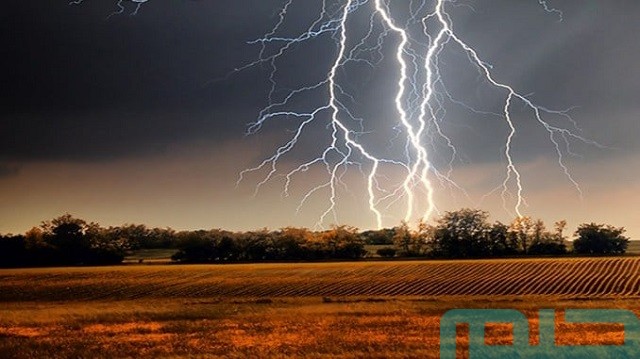 تفسير رؤية البرق الأحمر تفسير رؤية البرق الأحمر