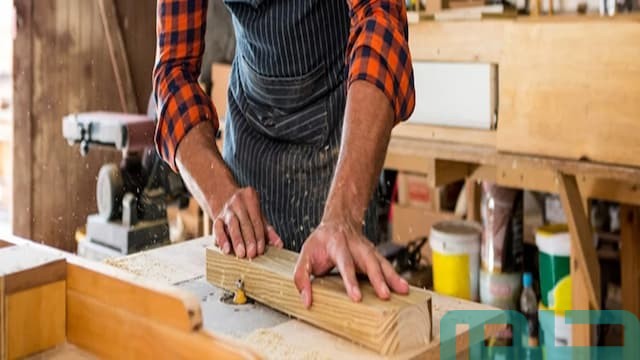 تفسير رؤية النجار في المنام