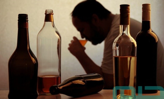 تفسير شرب الخمر في المنام للعزباء ابن سيرين تفسير شرب الخمر في المنام للعزباء ابن سيرين