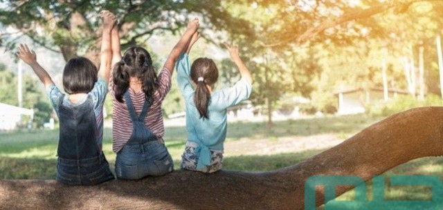 رؤية أصدقاء المدرسة القدامى رؤية أصدقاء المدرسة القدامى