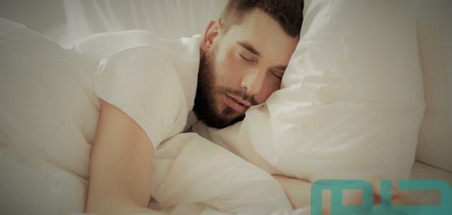 ما تفسير حلم تقبيل الميت للحي من الخد أو العكس؟