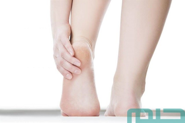 تفسير حلم رؤية خروج شيء من القدم في المنام وعلاقته بالفرج 2 ما تفسير حلم خروج شيء من القدم للعزباء؟