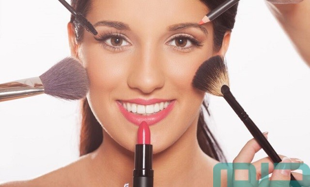 تفسير حلم رؤية أمي تضع المكياج في المنام وعلاقته من التخلص من المشكلات 2 ما تفسير رؤية أمي تضع المكياج في المنام؟