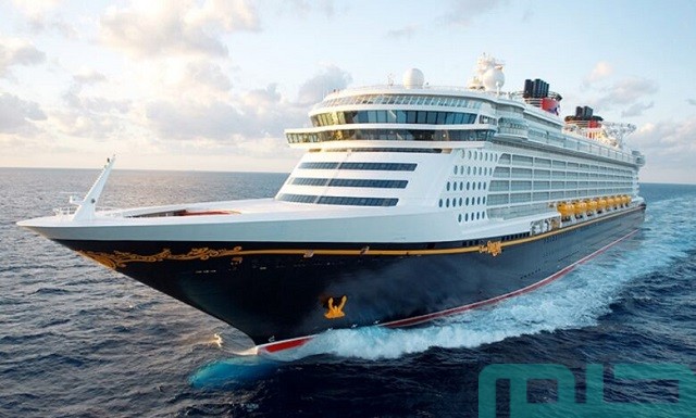 ما تفسير رؤية السفر عن طريق البحر في المنام؟ ما تفسير رؤية السفر عن طريق البحر في المنام؟