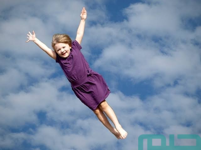 ما تفسير رؤية طفل يطير في المنام؟