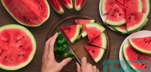 تفسير حلم رؤية تقطيع البطيخ في المنام وعلاقته بالتغييرات الإيجابية 1 ما هو تفسير تقطيع البطيخ في المنام