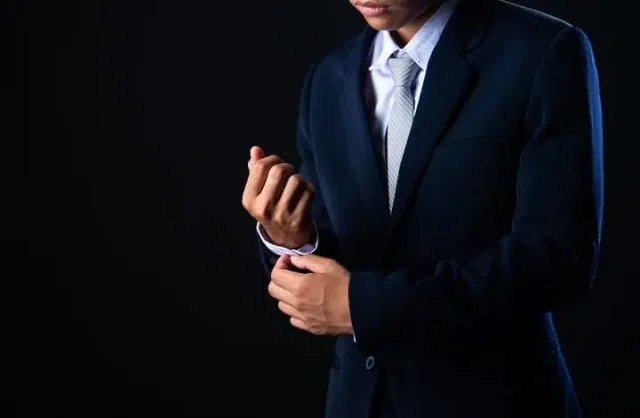 تفسير حلم رؤية البدلة في المنام تفسير حلم رؤية البدلة في المنام