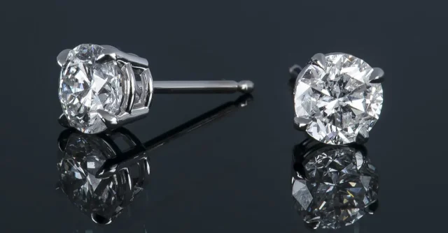 تفسير حلم رؤية القرط في المنام تفسير حلم رؤية القرط في المنام