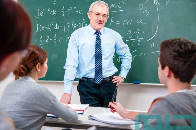 تفسير حلم رؤية الأستاذ في المنام