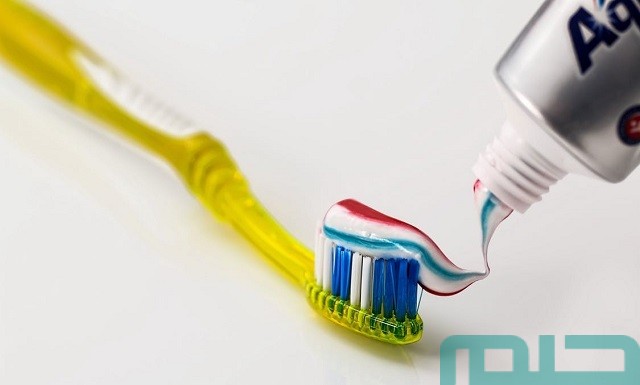 تفسير حلم رؤية تنظيف الأسنان بالفرشاة فى المنام