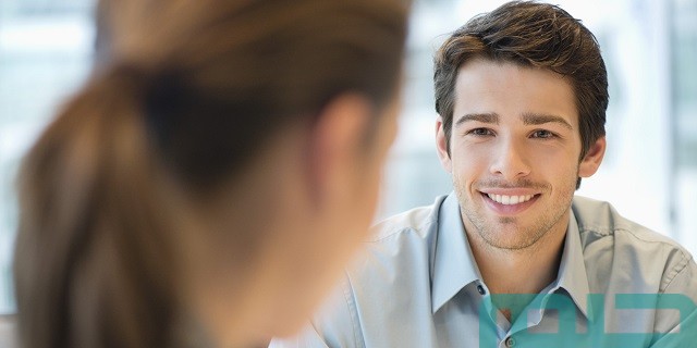 تفسير حلم رؤية شخص أعرفه في بيتنا