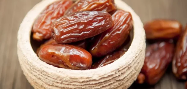 تفسير حلم رؤية بيع التمر في المنام وعلاقته بالنجاحات 1 تفسير بيع التمر في المنام