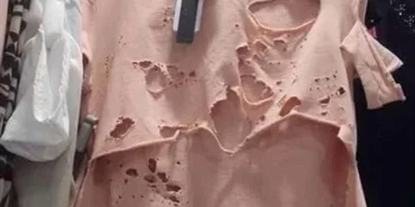 تفسير حلم رؤية الملابس الممزقة في المنام ودلالاته وبشرياته 1 تفسير حلم رؤية الملابس الممزقة
